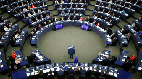 El presidente de la Comisión Europea, Jean-Claude Juncker, durante su intervención en el Pleno del Parlamento Europeo, en Estrasburgo, en el debate sobre el estado de la Unión. REUTERS/Christian Hartmann