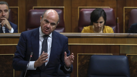 Luis de Guindos en la sesión de control al Gobierno en el Congreso. EFE/Emilio Naranjo