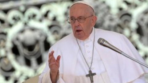 El Vaticano asegura que el papa Francisco "está bien" y desea reanudar su trabajo