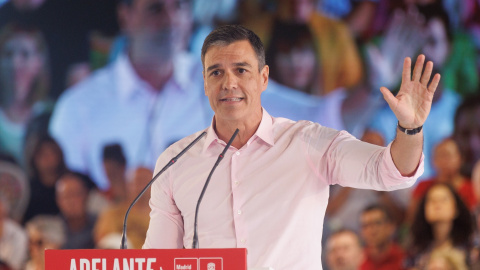 El secretario general del PSOE y presidente del Gobierno, Pedro Sánchez, interviene en el acto de inicio de la campaña, en el Pabellón de Convenciones de la Casa de Campo de Madrid, a 6 de julio de 2023, en Madrid (España).