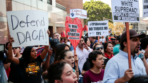 Manifestantes a favor del DACA en las inmediaciones del Federal Building en Los Ángeles el pasado 1 de septiembre. REUTERS/ Kyle Grillot