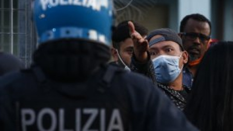 Italia socorre a cerca de 1.900 migrantes en un fin de semana