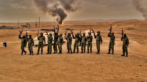 Miembro de los "Cazadores del ISIS" en el campo de gas de Palmira /ISIS Hunters