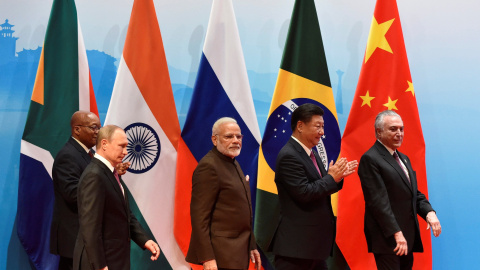 El presidente brasileño Michel Temer, el presidente chino Xi Jinping, el primer ministro indio Narendra Modi, el presidente ruso Vladimir Putin y el presidente sudafricano Jacob Zuma asisten al foro de negocios BRICS en la cumbre de los BRICS en Xiamen (