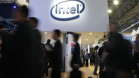 Logo de Intel fotografiado en el Mobile World Congress el pasado 27 de febrero en Barcelona.REUTERS