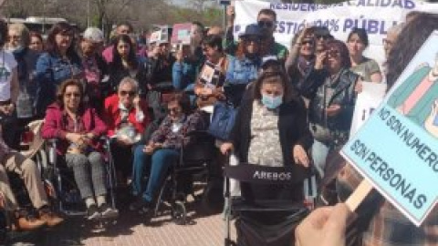 Las trabajadoras de la residencia pública de Alcalá retan a Ayuso: "Hay ancianos que han muerto por desnutrición"