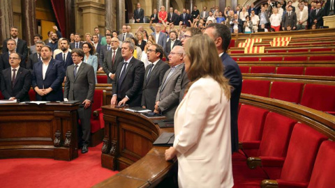 Diputats canten l'himne nacional de Catalunya després de l'aprovació de la Llei del Referèndum / EFE