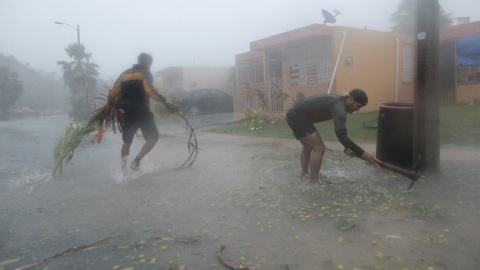 Irma ha sido descrita por meteorólogos como un huracán "potencialmente catastrófico" de categoría 5, Fajardo, Puerto Rico / REUTERS