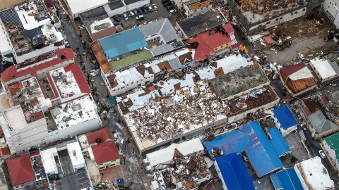 Según el boletín del NHC de las 12.00 GMT de hoy, el sistema se encuentra a 180 kilómetros al norte de Punta Cana (República Dominicana) y a 270 kilómetros al sureste de las Isla Gran Turca (Islas Turcas y Caicos) / REUTERS