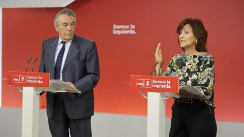 El responsable del área Económica y de Empleo de la dirección del PSOE, Manuel Escudero, y la responsable de Igualdad, Carmen Calvo.