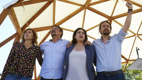 Elisenda Alamany, Xavier Domènech, Ada Colau i Pablo Iglesias a l'acte oragnitzat per Catalunya en Comú a Santa Coloma de Gramenet / EFE Alejandro García