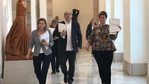 La presidenta del Parlament, Carme Forcadell, este martes con los miembros de la mesa Lluís Guinó, Anna Simó y Ramona Barrufet. EUROPA PRESS