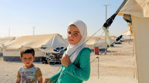 Dos niños de Raqq, en el campo de refugiados de Ain Issa, al norte. REUTERS