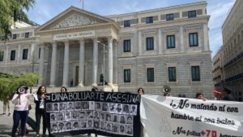 Protesta ante el Congreso contra el régimen peruano de Boluarte y su relación con el Gobierno de Sánchez