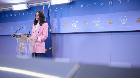 La líder de Ciudadanos, Inés Arrimadas, interviene durante una rueda de prensa, en el Congreso de los Diputados, a 9 de diciembre de 2022, en Madrid.- Jesús Hellín / Europa Press