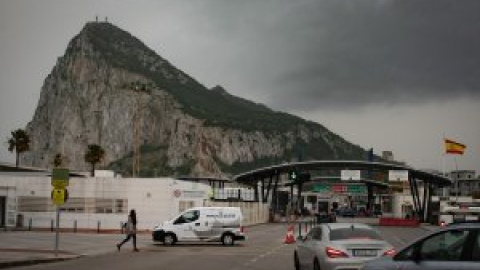 Gibraltar denuncia "una grave violación de la soberanía británica" por parte de dos agentes de aduanas españoles