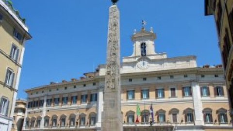 El alcalde de Roma inscribe en el Registro Civil a dos niños con dos madres pese al intento de bloqueo de Meloni