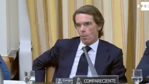 El rostro impertérrito de José María Aznar durante su careo con Gabriel Rufián en 2018.