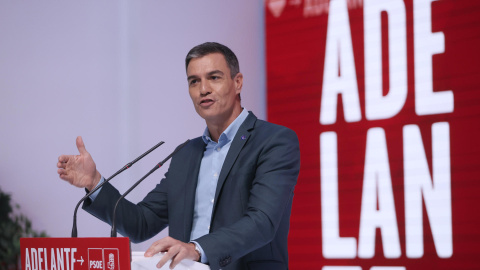 El secretario general del PSOE y presidente del Gobierno, Pedro Sánchez, interviene en la presentación del programa electoral del PSOE para las elecciones generales