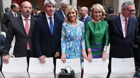 El exvicepresidente de la Comunidad de Madrid, Pedro Rollán; los expresidentes de la Comunidad de Madrid, Ángel Garrido; Cristina Cifuentes y Esperanza Aguirre, y el exalcalde y expresidente de la Comunidad de Madrid Alberto Ruiz Gallardón, durante el 