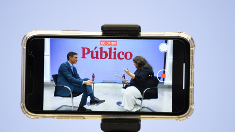 El presidente del Gobierno y secretario general del PSOE, Pedro Sánchez, durante la entrevista con 'Público'.