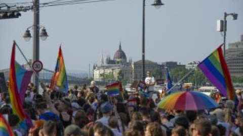 Hungría multa a una librería con 32.000 euros por vender una novela de temática LGTBI+