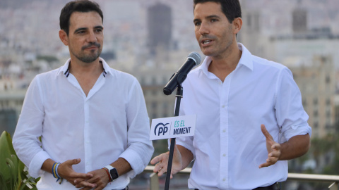 Manu Reyes i Nacho Martín Blanco en l'acte final de campanya del partit a les eleccions generals a la capital catalana.