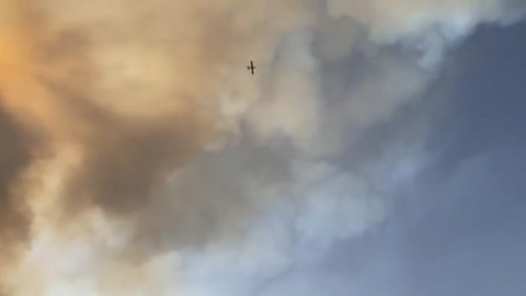 Un incendio declarado en Gran Canaria amenaza la localidad de Cuevas Blancas