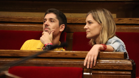 La líder d'En Comú Podem al Parlament, Jéssica Albiach, i el portaveu de la formació al Parlament, David Cid, durant la sessió de control al ple del Parlament d'aquest dimecres.