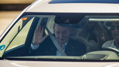 El rey emérito Juan Carlos I, aterrizó en el aeropuerto de Vigo para asistir a las regatas de Sanxenxo, a 26 de julio de 2023.