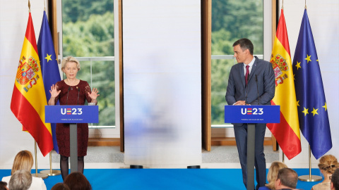 La presidenta de la Comisión Europea, Ursula von der Leyen y el presidente del Gobierno, Pedro Sánchez, durante una rueda de prensa celebrada el pasado 3 de julio.