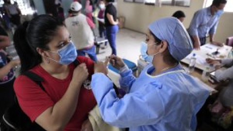 La vacuna covid aumentó el sangrado de la menstruación en el 42% de las mujeres