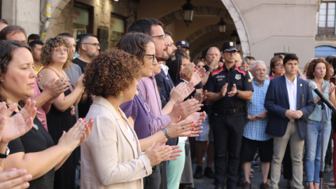 28-7-2023 Algunes de les autoritats aplaudint en el minut de silenci a Girona