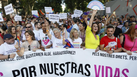 Yolanda Díaz, Teresa Ribera, Ronny de la Cruz (3i),  Carla Antonelli y Uge Sangil, durante su participación en el desfile del Orgullo en Madrid, a 1 de julio de 2023.