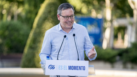 El secretario general del PP de Madrid, Alfonso Serrano, durante un encuentro de campaña para las elecciones del 23J, a 12 de julio de 2023 en Móstoles (Madrid).- A. Pérez Meca / Europa Press