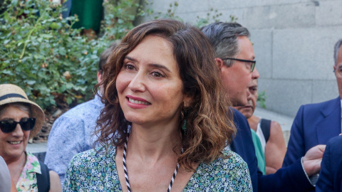 La presidenta de la Comunidad de Madrid, Isabel Díaz Ayuso, en la Ofrenda Floral  a la Virgen de La Paloma, el Colegio La Salle-La Paloma, a 15 de agosto de 2023, en Madrid (España). 