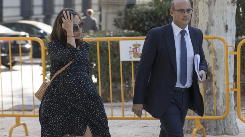 Patricia Rodríguez, hija de Edmundo Rodríguez Sobrino, hombre fuerte de Ignacio González, a su llegada a la Audiencia Nacional para declarar ante el juez Manuel García Castellón en calidad de investigada por el Caso Lezo. EFE/Emilio Naranjo