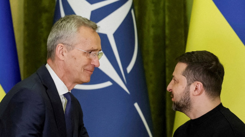 El secretario general de la OTAN, Jens Stoltenberg, junto al presidente ucraniano, Volodímir Zelenski.