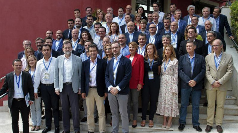 foto de familia de Rajoy con los presidentes provinciales del PP en Palma de Mallorca. EFE