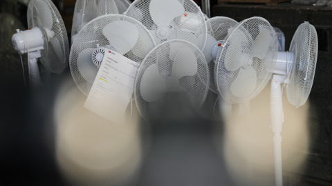 Detalle de los ventiladores que se instalarán en los colegios electorales.