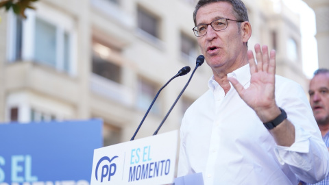 Alberto Núñez Feijóo en un mitin electoral en Vitoria.