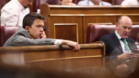 Íñigo Errejón, en su escaño en el Congreso de los Diputados. E.P.