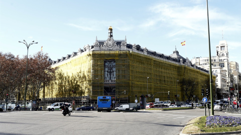 La sede del Banco de España, cubierta de andamios, por las obras de rehabilitación del edificio. E.P.