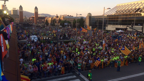 Miles de personas en el mitin a favor del 'sí' en el referéndum. EUROPA PRESS