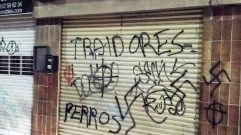 Pintadas nazis en la sede de ERC en Sabadell. EUROPA PRESS