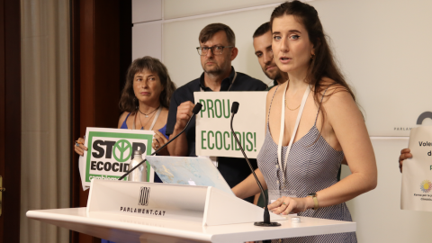 26-7-2023 Membres de les entitats impulsores de 'Prou Ecocidis' en roda de premsa al Parlament