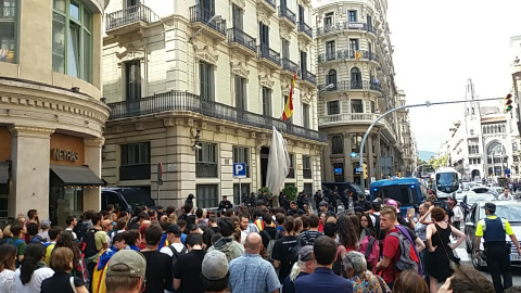 Concentració de protesta davant de comissaria de Via Laietana