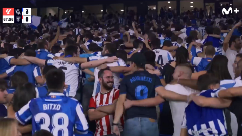 Imagen de la afición de la Real Sociedad celebrando su victoria en el derbi vasco