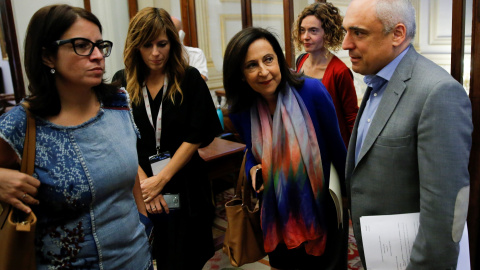 Los diputados socialistas Rafael Simancas, Adriana Lastra, y Margarita Robles, entre otros, a su llegada a la reunión de la Junta de Portavoces celebrada en el Congreso de los Diputados. EFE/Mariscal