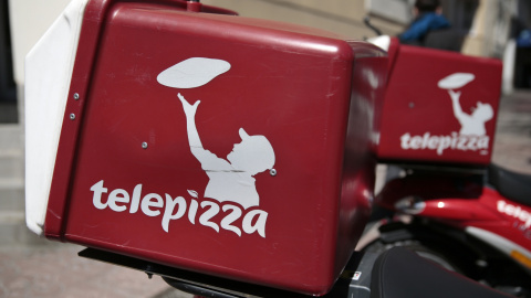 El logo de Telepizza en la moto de uno de sus repartidores. REUTERS